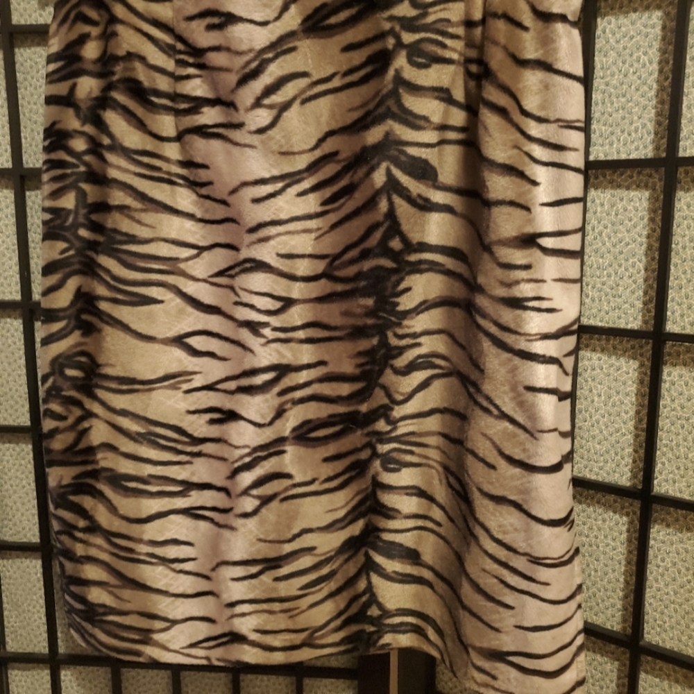 Valerie Stevens Tiger Print Skirt Size 14 Feels like Velour Velvet very Soft
